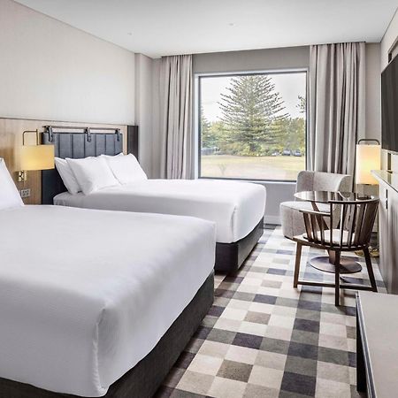Doubletree By Hilton Auckland Karaka Hotel Екстериор снимка