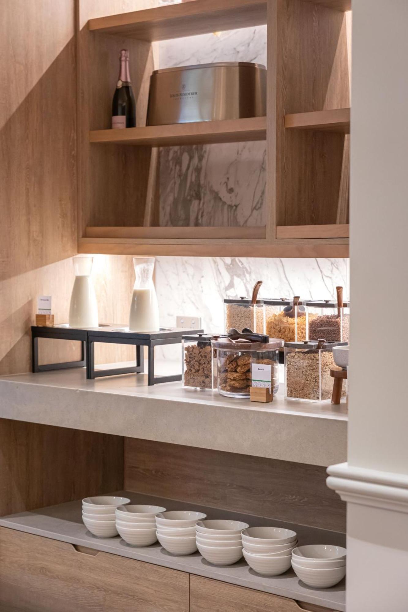 Doubletree By Hilton Auckland Karaka Hotel Екстериор снимка