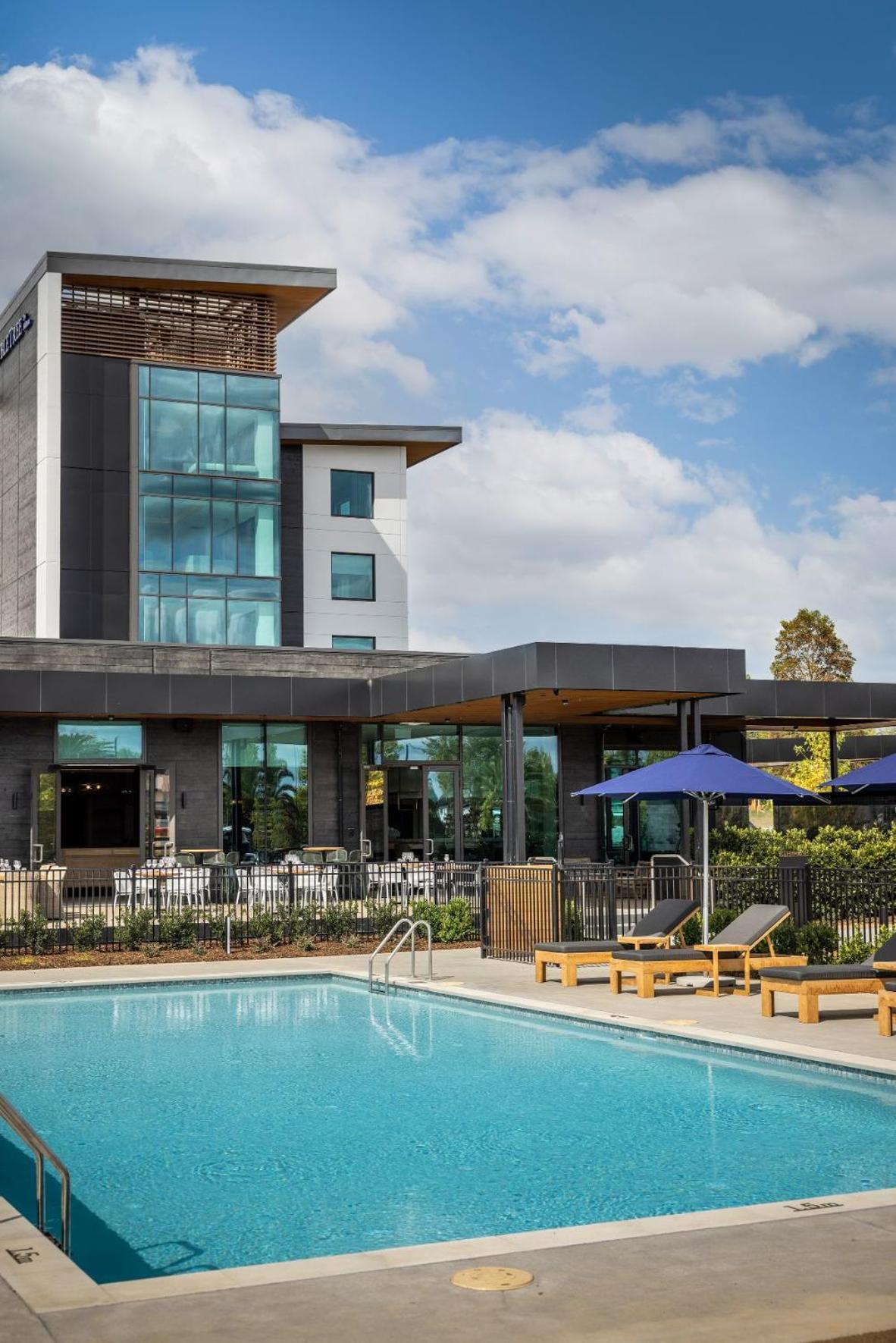 Doubletree By Hilton Auckland Karaka Hotel Екстериор снимка
