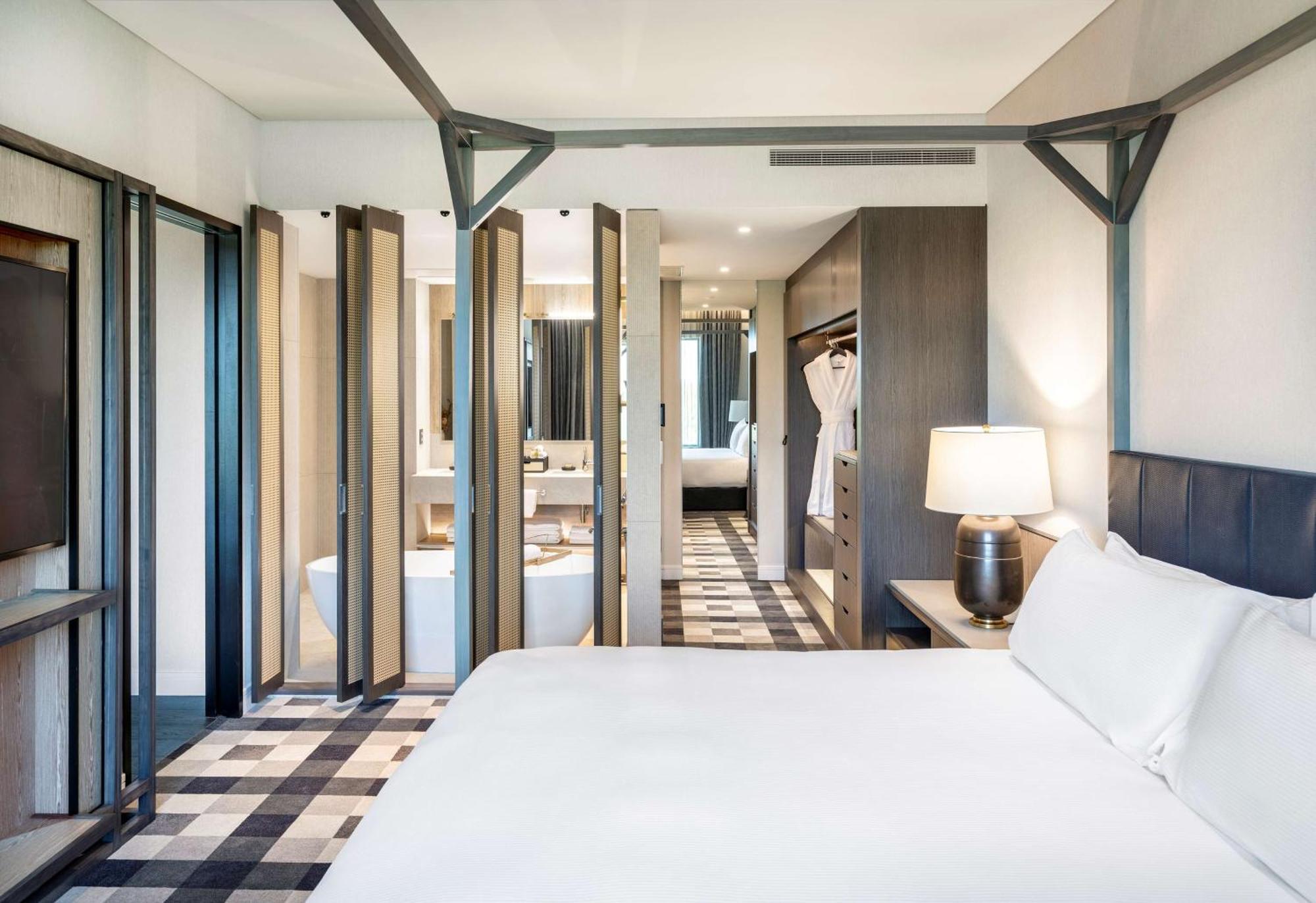 Doubletree By Hilton Auckland Karaka Hotel Екстериор снимка