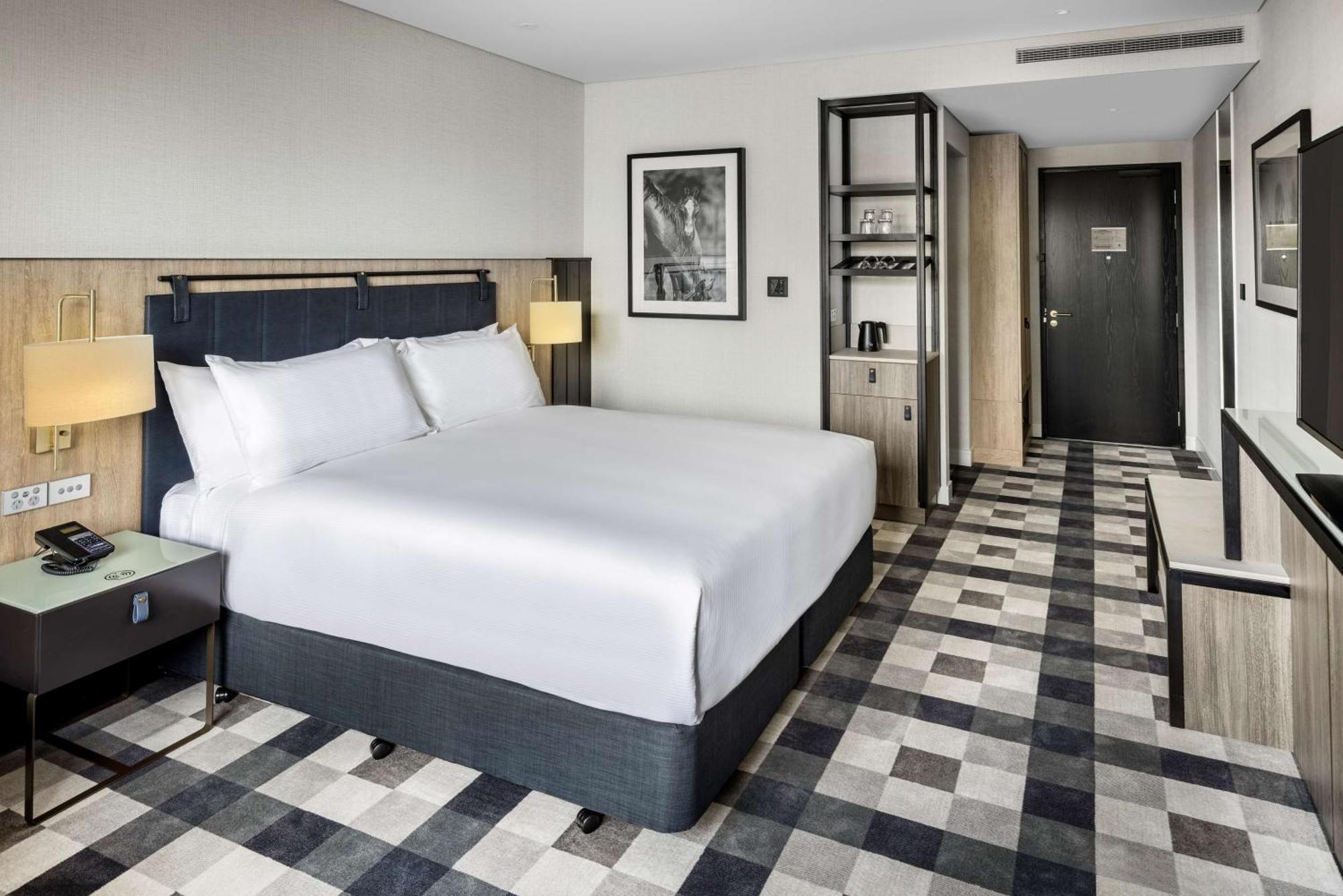 Doubletree By Hilton Auckland Karaka Hotel Екстериор снимка