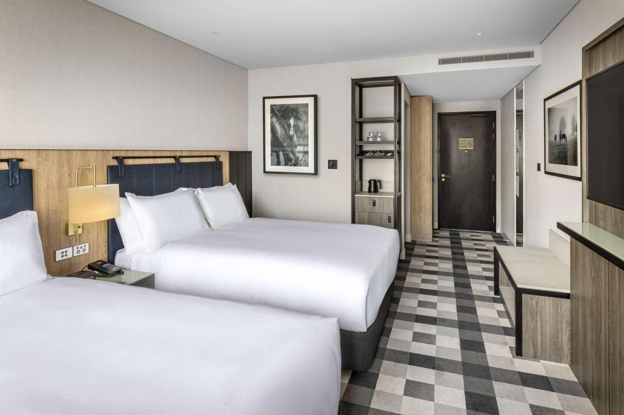 Doubletree By Hilton Auckland Karaka Hotel Екстериор снимка