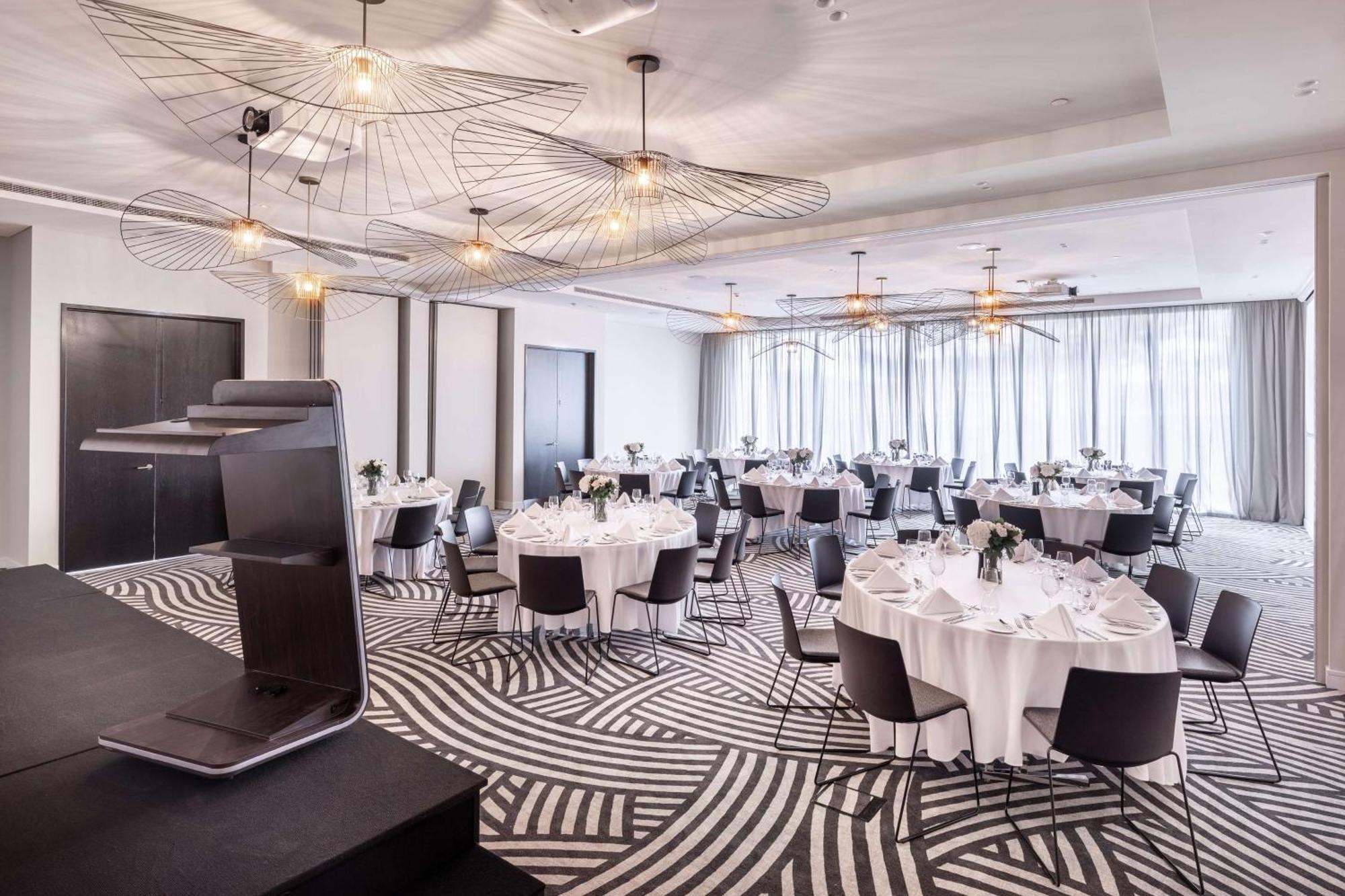 Doubletree By Hilton Auckland Karaka Hotel Екстериор снимка