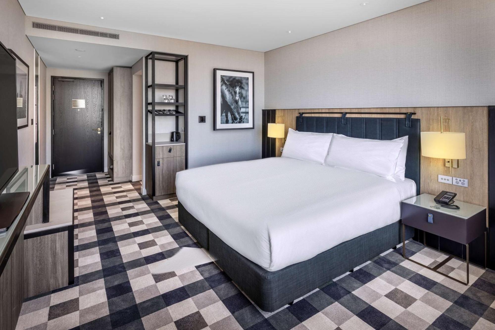Doubletree By Hilton Auckland Karaka Hotel Екстериор снимка
