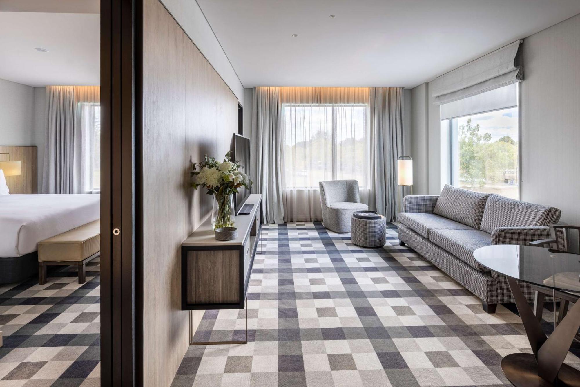 Doubletree By Hilton Auckland Karaka Hotel Екстериор снимка