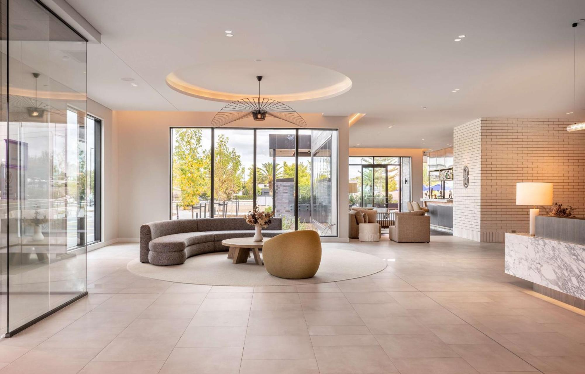 Doubletree By Hilton Auckland Karaka Hotel Екстериор снимка