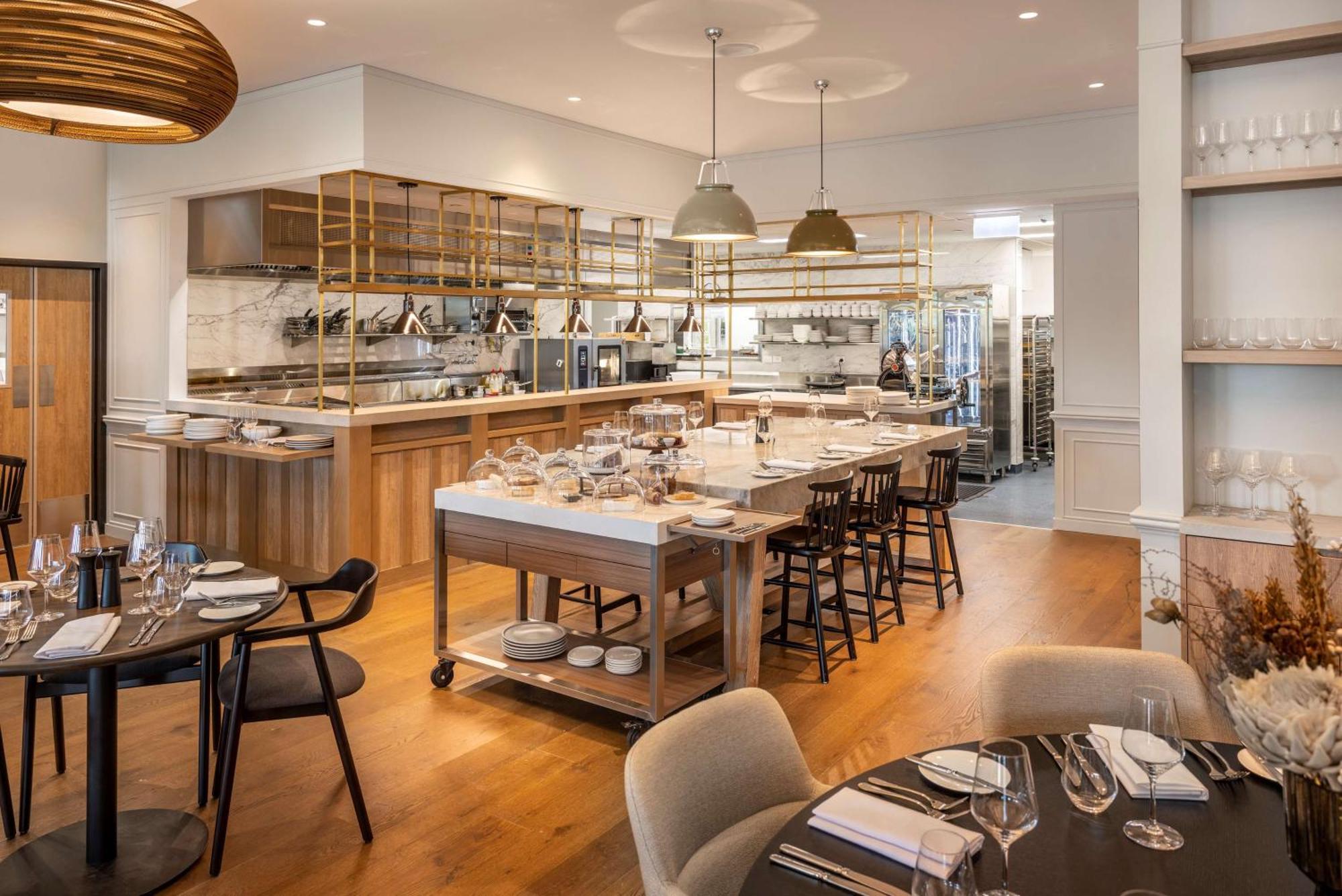 Doubletree By Hilton Auckland Karaka Hotel Екстериор снимка
