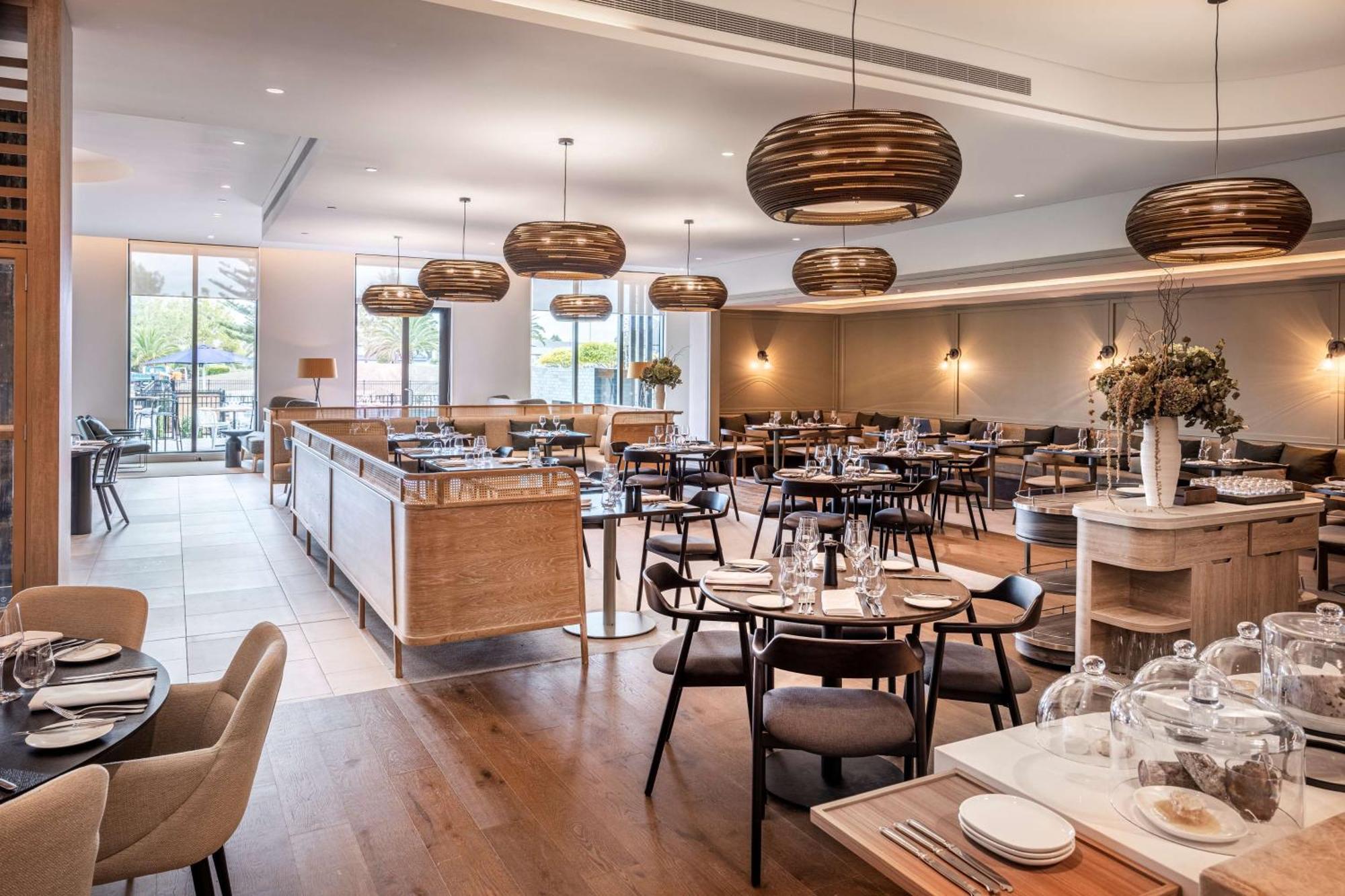Doubletree By Hilton Auckland Karaka Hotel Екстериор снимка