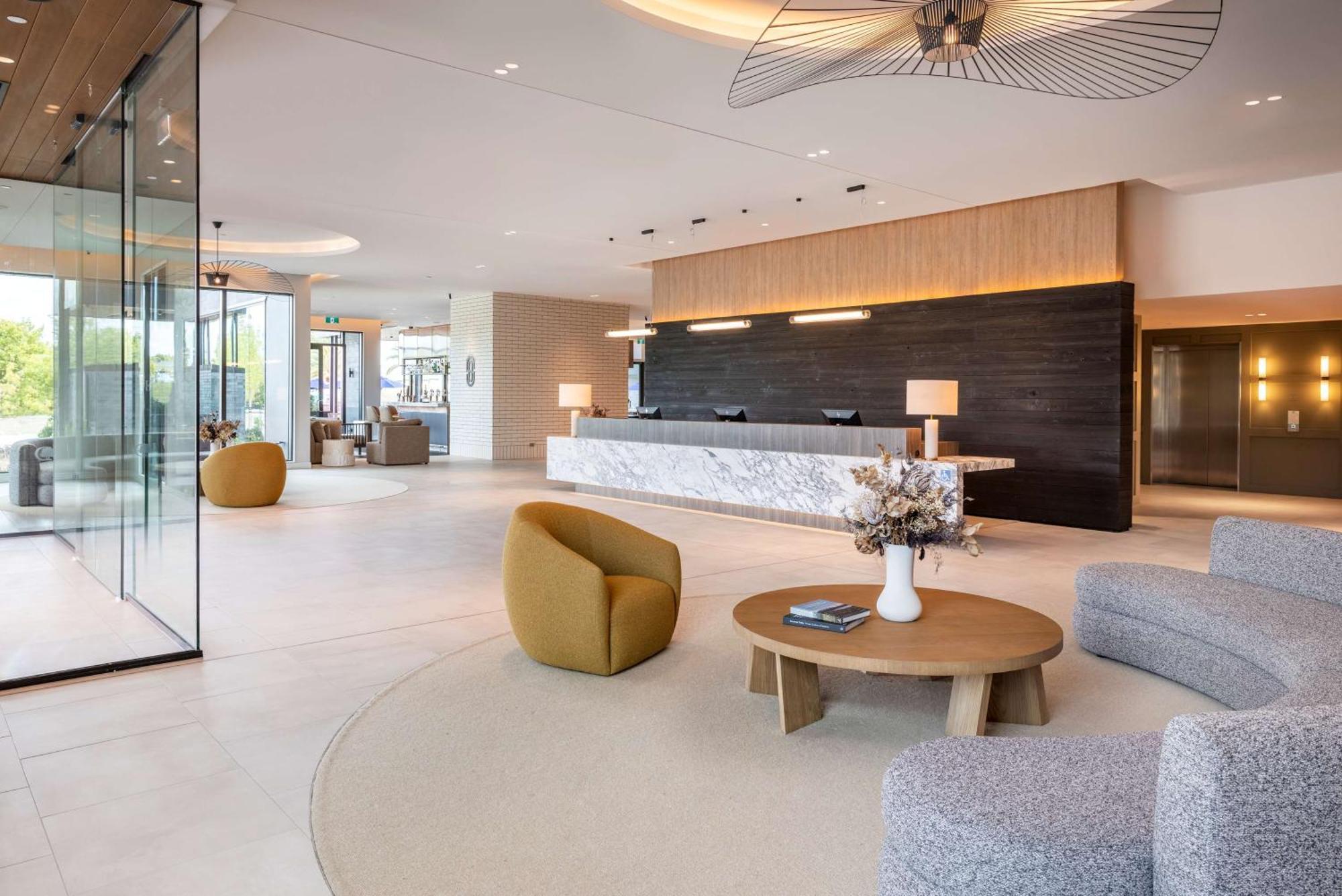Doubletree By Hilton Auckland Karaka Hotel Екстериор снимка