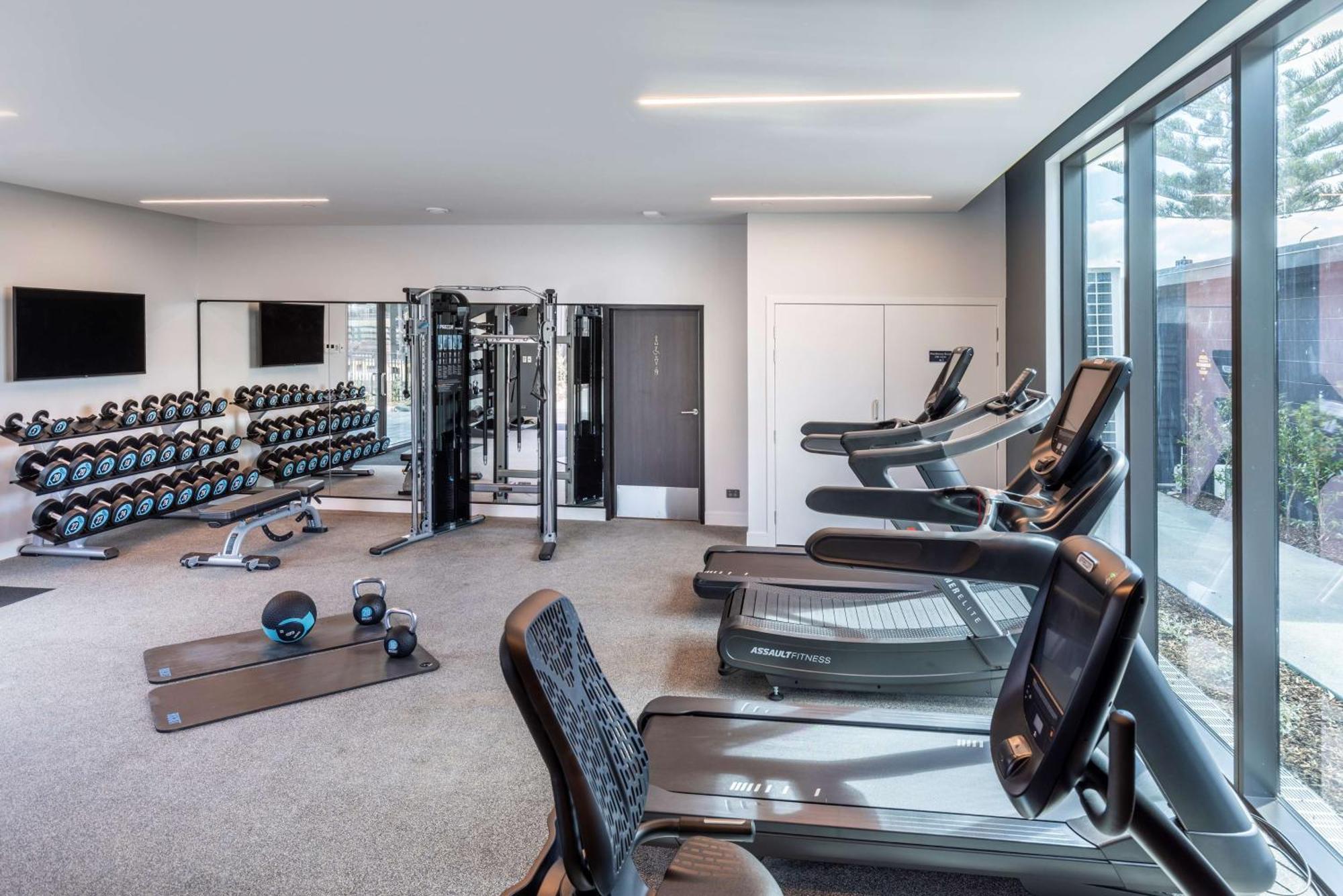 Doubletree By Hilton Auckland Karaka Hotel Екстериор снимка
