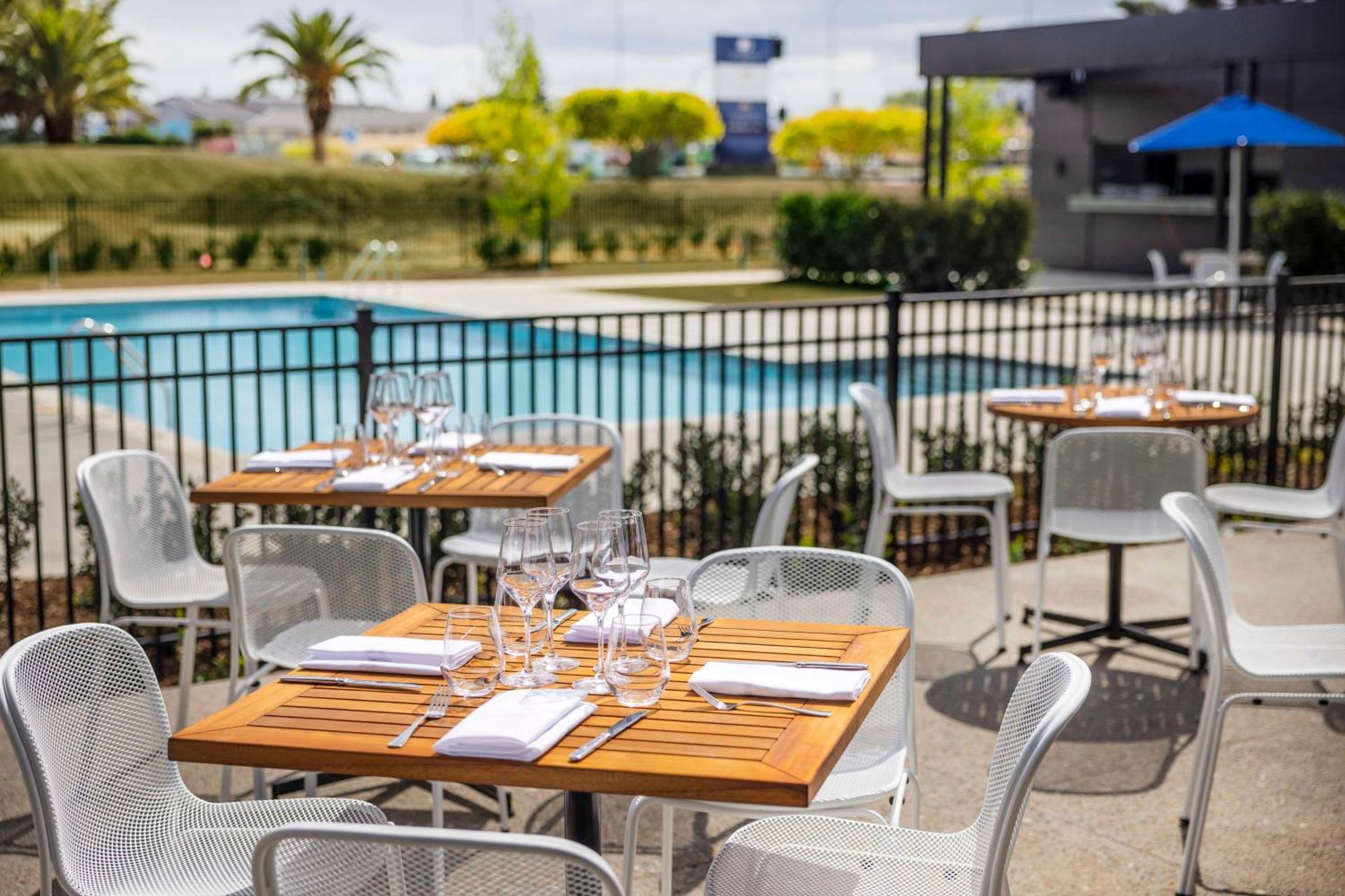 Doubletree By Hilton Auckland Karaka Hotel Екстериор снимка