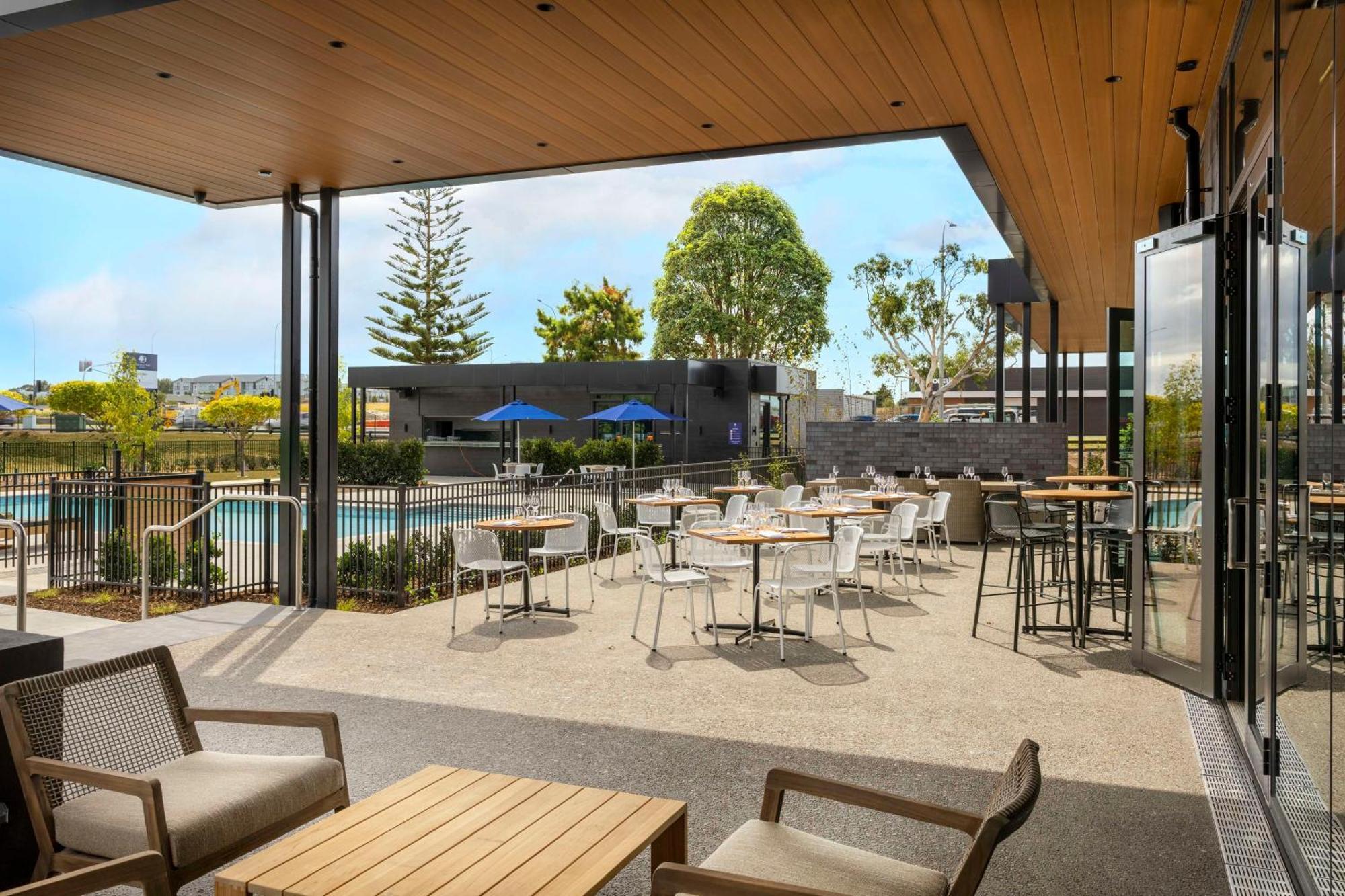 Doubletree By Hilton Auckland Karaka Hotel Екстериор снимка