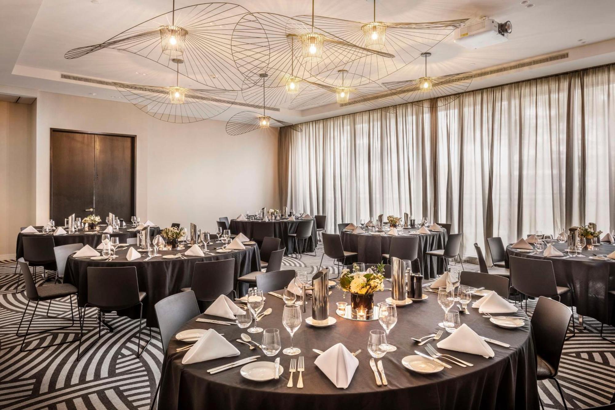 Doubletree By Hilton Auckland Karaka Hotel Екстериор снимка