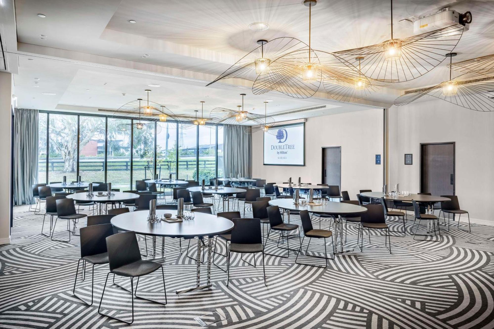 Doubletree By Hilton Auckland Karaka Hotel Екстериор снимка